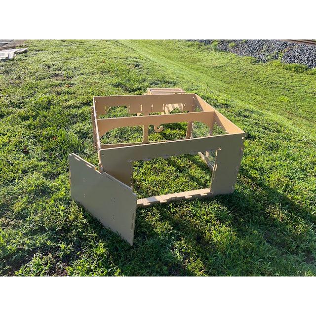 Snap Lock Coop Stand With Stairs