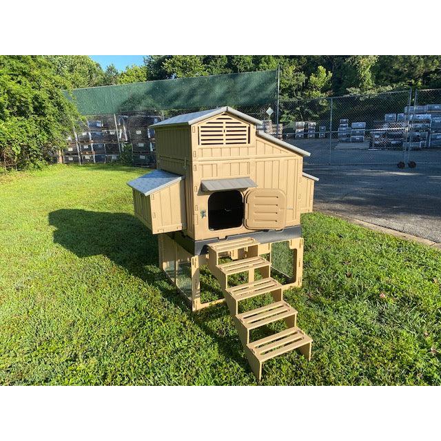 Snap Lock Coop Stand With Stairs