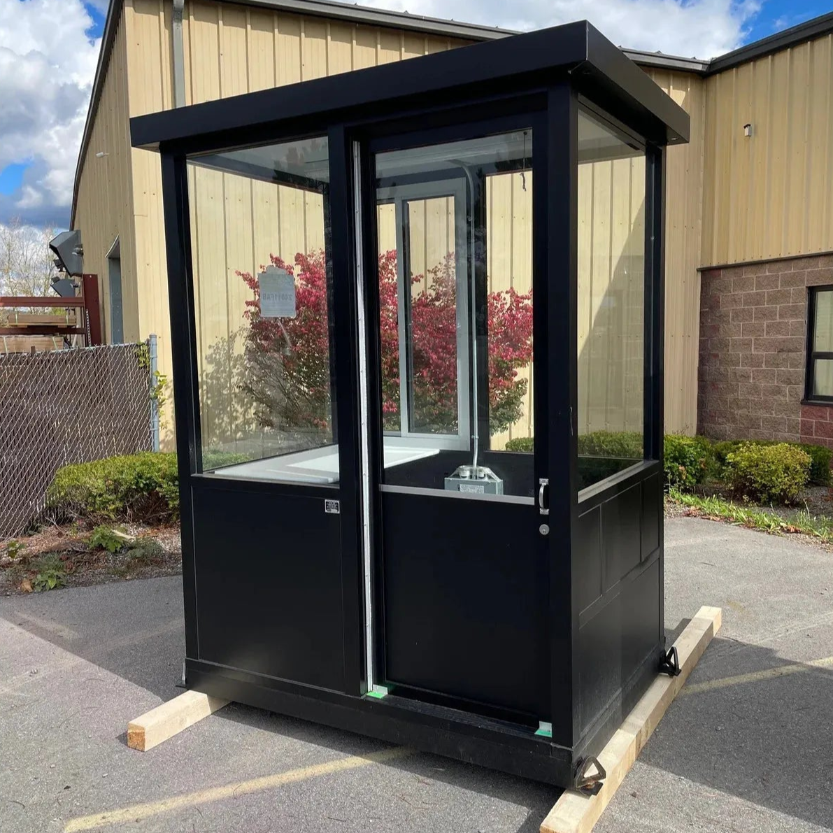 Austin Mohawk 4 x 6 Guard Booth / Parking Booth Black